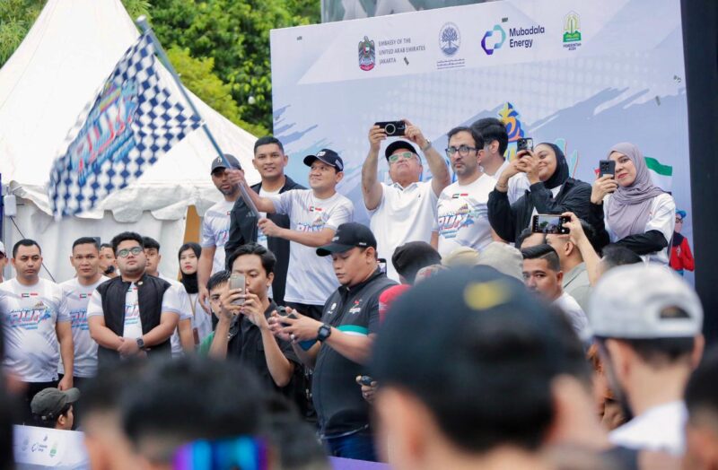 Wakil Gubernur Aceh, Fadhlullah, S.E., melepas peserta kegiatan Friendship Run UAE–Indonesia di  Museum Tsunami Aceh, Minggu (26/10/2025). dok. Ist