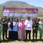 Ket Foto:
Bupati Aceh Tengah Drs. Haili Yoga, M.Si bersama Dandim 0106/Aceh Tengah Letkol Inf. Raden Herman Sasmita dan Forkopimda usai pembukaan TMMD ke-126 di Kute Riyem, Linge, (Rahmat Ramadhan/Acehnow)
