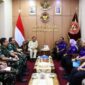 Wakil Menteri Pertahanan (Wamenhan) RI Donny Ermawan Taufanto menerima audiensi panitia penyelenggara International Military Medicine Workshop and Symposium (IMEDIC) 2025 di Kementerian Pertahanan, Jakarta, pada Rabu (8/10/2025). dok. Kemhan RI
