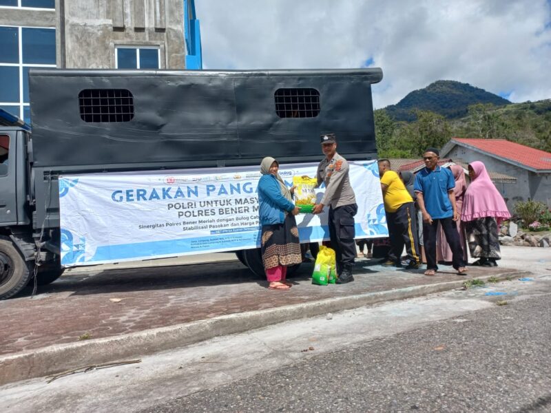 Polres Bener Meriah menggelar Gerakan Pangan Murah (GPM) Tanggap Inflasi di Kampung Sedie Jadi Kecamatan Permata, Senin (13/10/2025). dok. Polres Bener Meriah