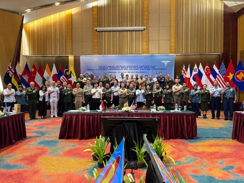 Kementerian Pertahanan RI melalui Direktorat Kesehatan (Ditkes) Ditjen Kekuatan Pertahanan (Ditjen Kuathan) yang dipimpin oleh Marsma TNI dr. Mukti Arja Berlian bersama Amerika Serikat (AS) sukses menjadi Co-chair dalam penyelenggaraan rangkaian kegiatan ke-21 ASEAN Defence Ministers’ Meeting Plus Experts’ Working Group on Military Medicine (ADMM-Plus EWG on MM), Initial Planning Conference (IPC), dan Military Medicine Conference. Pertemuan berlangsung di Jakarta pada tanggal 14 hingga 17 Oktober 2025. dok. Kemhan RI
