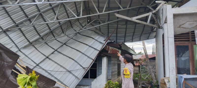 Bencana alam angin kencang yang disertai puting beliung melanda Dusun Hikmah Tengah, Kampung Wih Tenang Uken, Kecamatan Permata, Kabupaten Bener Meriah, pada Sabtu pagi (25/10/2025) sekitar pukul 07.30 WIB. dok. Polres Bener Meriah
