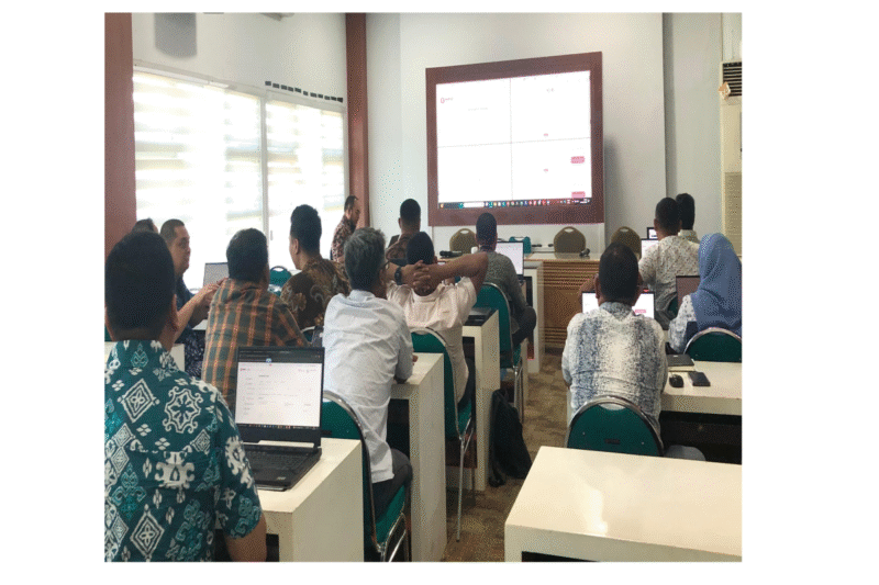 Biro Pengadaan Barang dan Jasa (PBJ) Sekretariat Daerah Aceh melaksanakan kegiatan Peningkatan Kompetensi Pengelola Pengadaan Barang dan Jasa dengan tema Mini Kompetisi Konstruksi Katalog Versi 6, bertempat di Ruang Training Lantai 3 Biro PBJ Setda Aceh. dok. Ist