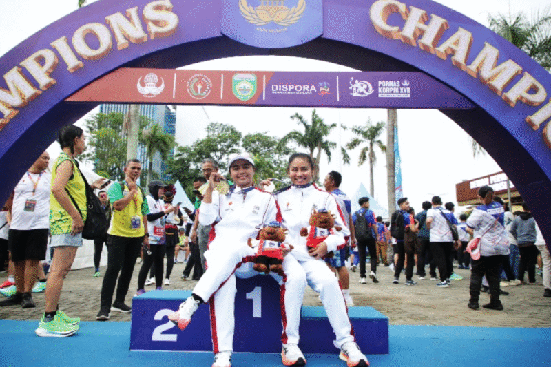 Kontingen Kementerian Pemuda dan Olahraga (Kemenpora) di ajang lari 5 kilometer (5K) pada Pekan Olahraga Nasional (Pornas) XVII Korps Pegawai Republik Indonesia (Korpri) Tahun 2025 tampil dengan kekuatan penuh. foto: raiky/kemenpora.go.id