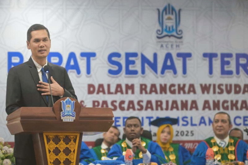 Sekretaris Daerah Aceh, M.Nasir, S.IP., MPA  Menghadir Sekaligus menyampaikan Sambutan pada Acara Rapat senat Terbuka Wisuda Sarjana dan Pascasarjana Universitas Islam Aceh, di Bireuen, Sabtu, 18 Oktober 2025. dok. Ist