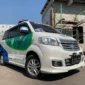 Mobil ambulance yang membawa jenazah korban keluar dari lokasi kejadian ambruknya salah satu gedung pondok pesantren Al Khoziny, Kabupaten Sidoarjo, Jawa Timur, Jumat (3/10). (Bidang Komunikasi Kebencanaan / Danung Arifin)