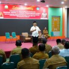 Plt Kadisdik Aceh saat melakukan kunjungan kerja dan pertemuan dengan jajaran Cabang Dinas Pendidikan Bireuen, pengawas sekolah, serta para kepala SMA, SMK, dan SLB se-Kabupaten Bireuen di Aula Kampus Al-Muslim, Rabu (27/10/2025). dok. Ist