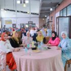 Ketua TP PKK Aceh Besar menghadiri penutupan Pekan Kreativitas Pangan Lokal Janeng 2025 dalam rangka memperingati Hari Pangan Sedunia (World Food Day) di Kuala Village Resto, Lamdingin, Banda Aceh, Kamis (16/10/2025). dok. MC Aceh Besar