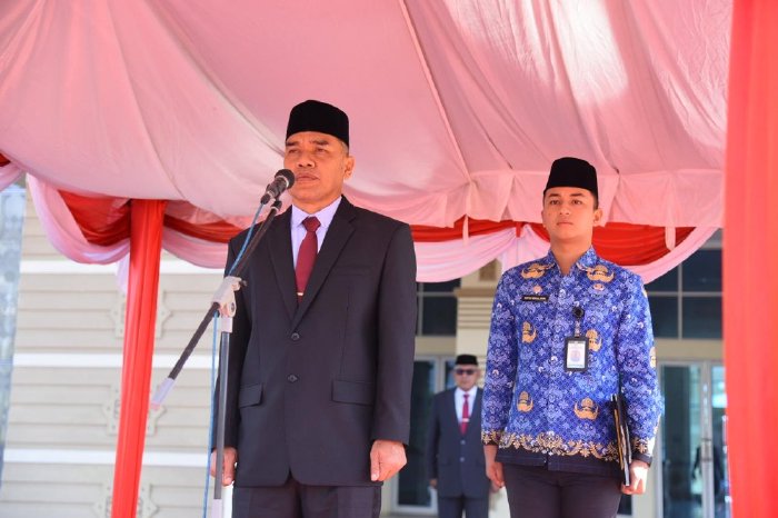 Ketua DPRK Aceh Besar Abdul Muchti bertindak sebagai Irup Peringatan Hari Kesaktian Pancasila Tahun 2025 di Halaman Kantor Bupati Aceh Besar, Kota Jantho, Rabu (01/10/2025). FOTO: MC ACEH BESAR