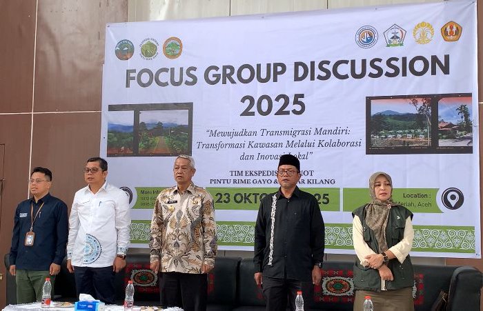 Wakil Bupati Bener Meriah Ir. H. Armia Buka Fokus Group Discussion (FGD) kawasan transmigrasi Kabupaten Bener Meriah dengan tema mewujudkan transmigrasi mandiri : Transformasi kawasan melalui kolaborasi dan inovasi lokal di Aula Setdakab Bener Meriah, Kamis (23/10/2025). dok. Pemkab Bener Meriah