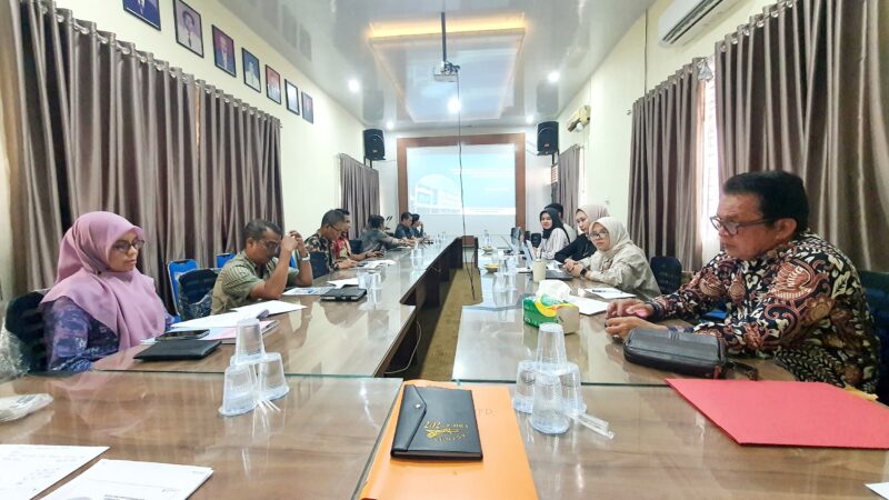 Suasana pelaksanaan sosialisasi penyelesaian kerugian daerah dengan penanggung jawab bendahara yang digelar oleh Tim Task Force Kepaniteraan MTP dan BPK Perwakilan Aceh di Aula Inspektorat Kabupaten Aceh Besar, Kota Jantho, Kamis (9/10/2025). FOTO: MC ACEH BESAR.