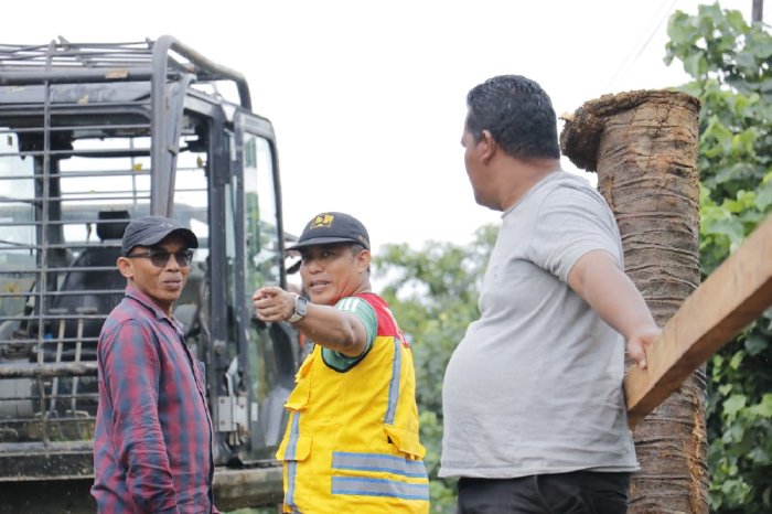 Pemerintah Kabupaten (Pemkab) Aceh Barat melalui Dinas Pekerjaan Umum dan Penataan Ruang (PUPR) selesai melakukan penanganan secara darurat terhadap ruas jalan RGM yang putus akibat diterjang banjir. dok. Pemkab Aceh Barat