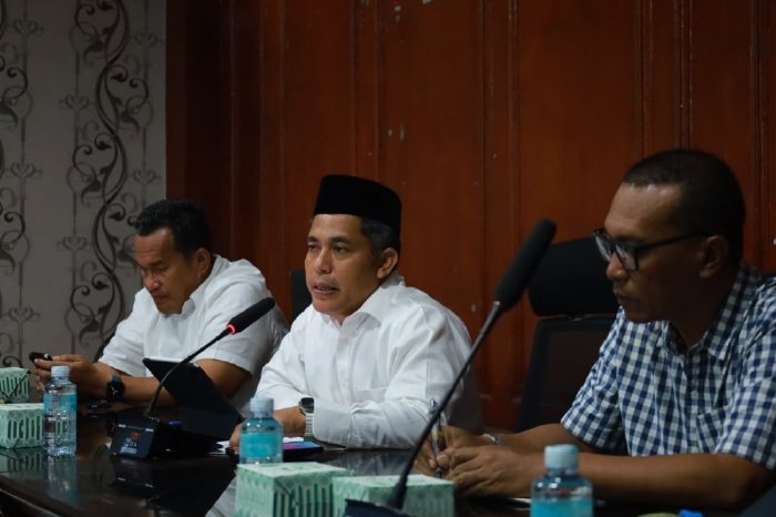 Plt Sekretaris Daerah (Sekda) Aceh Barat, Dr. Ir. Kurdi, ST, MT, MH., IPM, ASEAN. Eng membuka rapat koordinasi terkait rancangan pembangunan proyek infrastruktur bersama Kementerian PPN/Bappenas RI. dok. Pemkab Aceh Barat