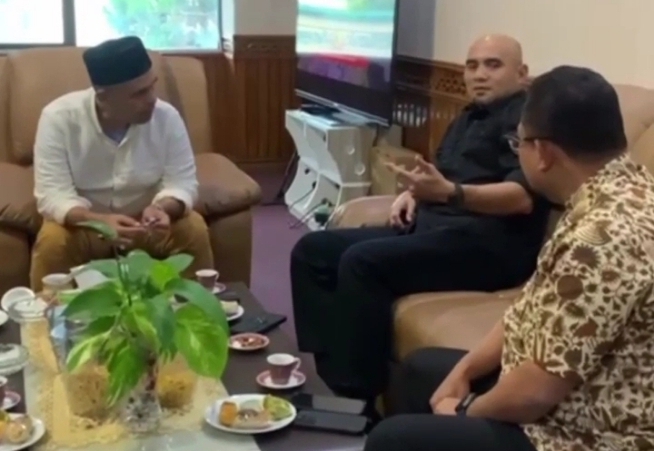 Plt. Kepala Dinas Pendidikan Aceh, Murthalamuddin, bersama Delegasi Kedutaan Besar Malaysia saat membahas peluang kolaborasi pendidikan Aceh–Malaysia di Banda Aceh. Foto: Dok. Istimewa