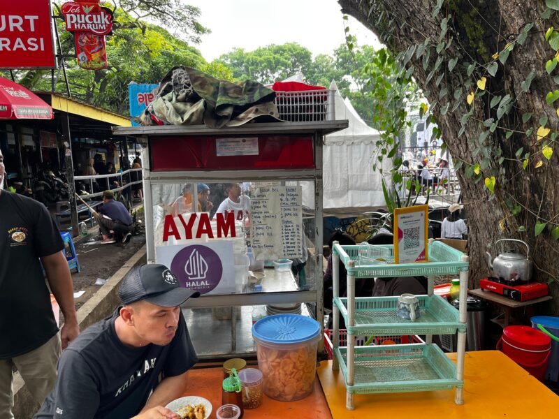 Pedagang bubur ayam. Dok. Kemenag RI