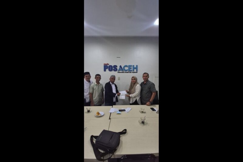 Ketua Baitul Mal Kota Banda Aceh Dr Tgk Yusuf Al Qardhawy bersama rombongan mengunjungi Kantor Media Pos Aceh di Gampong Doi, Kecamatan Ulee Kareng, Banda Aceh, Kamis (30/10/2025) siang. dok. Pemko Banda Aceh