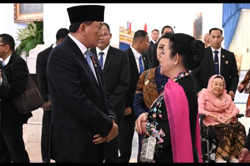 Menteri Pertahanan RI Sjafrie Sjamsoeddin menghadiri penganugerahan gelar Pahlawan Nasional kepada sepuluh tokoh bangsa oleh Presiden RI Prabowo Subianto dalam upacara kenegaraan yang berlangsung khidmat di Istana Negara, Jakarta, Senin (10/11/2025). dok. Kemhan RI