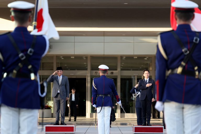 Menteri Pertahanan Republik Indonesia (Menhan RI) Sjafrie Sjamsoeddin melaksanakan pertemuan bilateral dengan Menteri Pertahanan Jepang Shinjiro Koizumi di Tokyo, Jepang, Senin (17/11/2025). dok. Kemhan RI