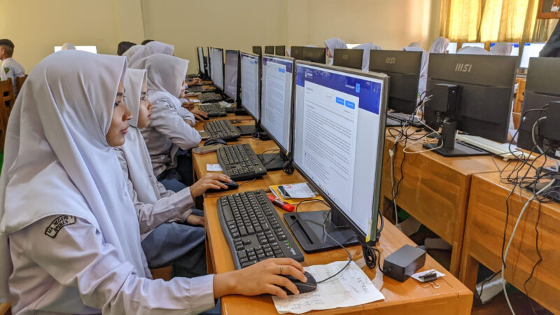 Siswa madrasah melaksanakan CBT. dok. Kemenag RI