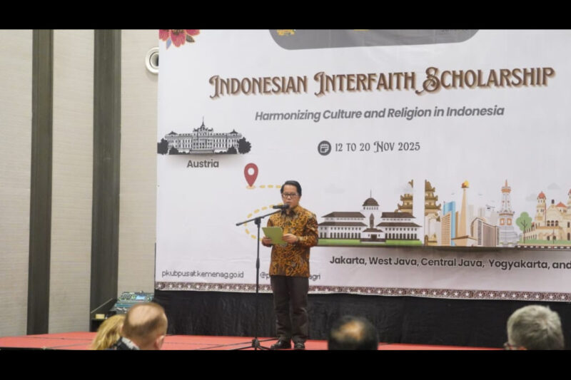 Sekjen Kamaruddin Amin Membuka Acara Indonesian Interfaith Scholarship (IIS) 2025. dok. Kemenag RI