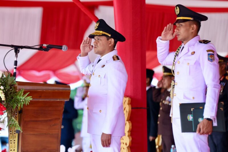 Wakil Gubernur Aceh, Fadhlullah, SE., bertindak sebagai Inspektur Upacara Peringatan Hari Pahlawan Provinsi Aceh Tahun 2025 di Lapangan Blang Padang, Banda Aceh, Senin (10/11/2025). DOK. IST