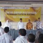 Wakil Bupati Aceh Besar Drs Syukri menghadiri Focus Group Discussion Pembinaan Statistik Sektoral Seri Keempat di Aula Bappeda Aceh Besar, Rabu (26/11/2025). Foto: Dok. Prokopim Pemkab Aceh Besar