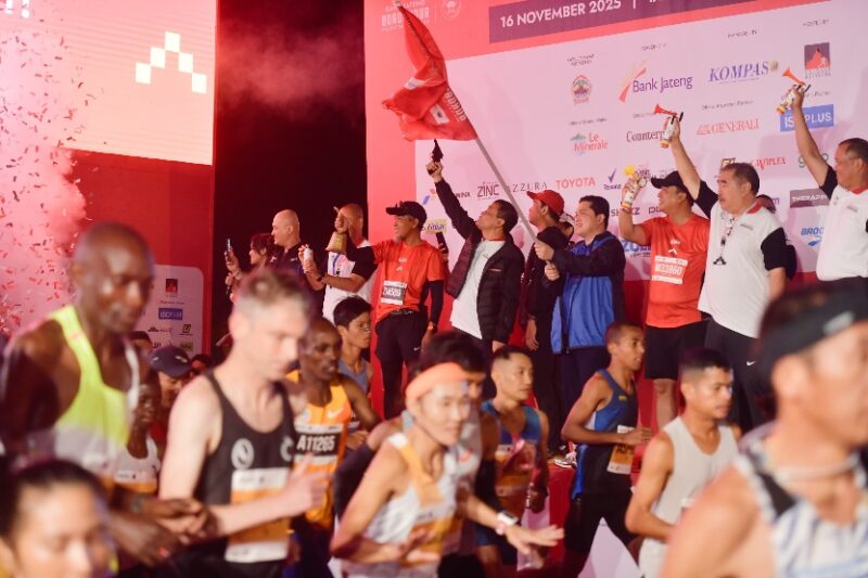 Menteri Pemuda dan Olahraga (Menpora) RI Erick Thohir menghadiri Bank Jateng Borobudur Marathon 2025 di kompleks Taman Lumbini, Candi Borobudur, Magelang, Jawa Tengah (Jateng), Minggu (16/11/2025). Dok. bagus/kemenpora.go.id