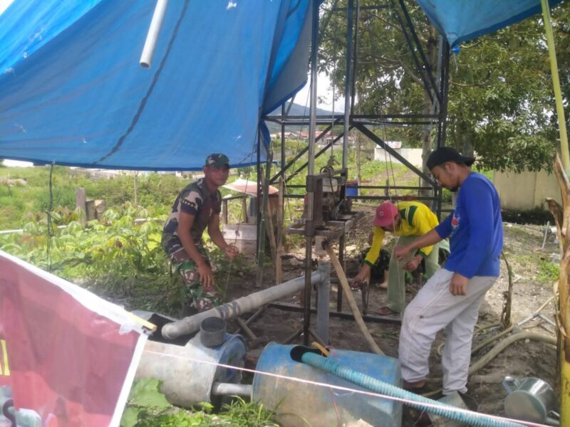 TNI AD bangun sumur bor di Ponpes Semayon Bener Meriah, bantu santri nikmati air bersih dan kelancaran belajar sehari-hari.