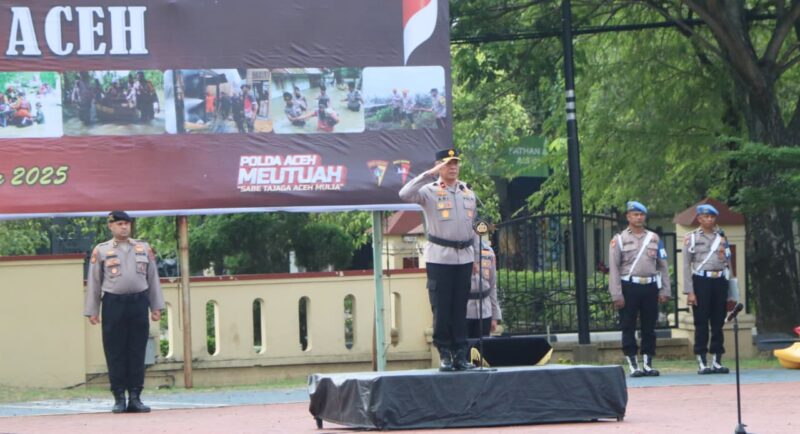 Wakapolda Aceh Brigjen Pol. Ari Wahyu Widodo saat memimpin Apel Kesiapan Tanggap Darurat Bencana Tahun 2025 di Lapangan Mapolda Aceh, Rabu, 5 November 2025. dok. Polda Aceh