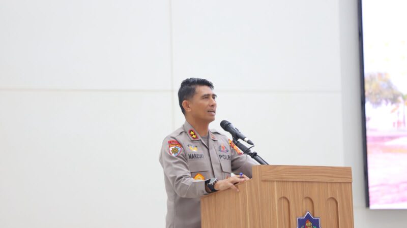 Kapolda Aceh Irjen Pol. Drs. Marzuki Ali Basyah menjadi narasumber dalam Kuliah Umum se-Barat Selatan Aceh yang digelar di Auditorium Universitas Teuku Umar (UTU), Kecamatan Meureubo, Kabupaten Aceh Barat, Rabu, 5 November 2025. dok. Polda Aceh