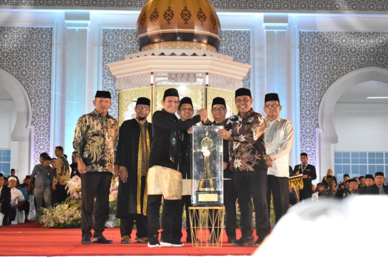 Wakil Gubernur Aceh, Fadhlullah SE resmi menutup Musabaqah Tilawatil Quran Aceh ke 37 di Pidie Jaya, Jumat, 7 November 2025. dok. Ist