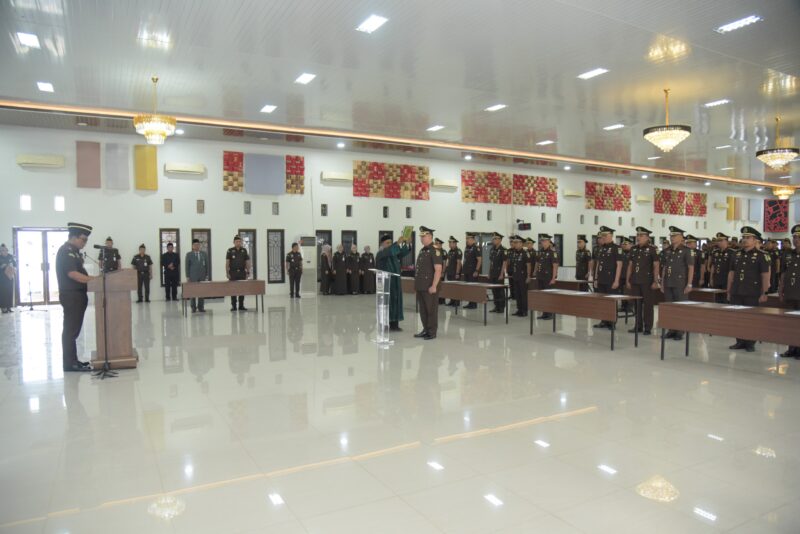 Kepala Kejaksaan Tinggi (Kajati) Aceh, Yudi Triadi, S.H., M.H., secara resmi melantik dan mengambil sumpah sejumlah pejabat baru di lingkungan Kejaksaan Tinggi Aceh pada hari Selasa, 11 November 2025. dok. Istimewa