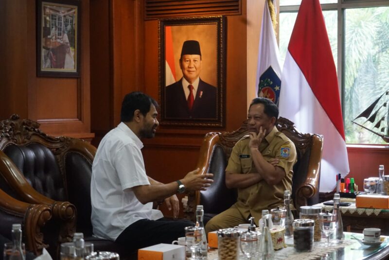 Gubernur Aceh, Muzakir Manaf melakukan silaturrahmi dengan Mendagri, Tito Karnavian di Ruang Kerja Mendagri, Jalan Medan Merdeka Utara, Jakarta Pusat, Selasa, (11/11/2025). dok. Ist