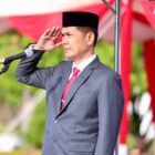 Sekretaris Daerah Aceh, M. Nasir, S.IP., MPA., menjadi inspektur upacara pada peringatan Hari Kesehatan Nasional (HKN) ke-61 Tahun 2025 di halaman depan Kantor Gubernur Aceh, Rabu (12/11/2025). dok. Ist