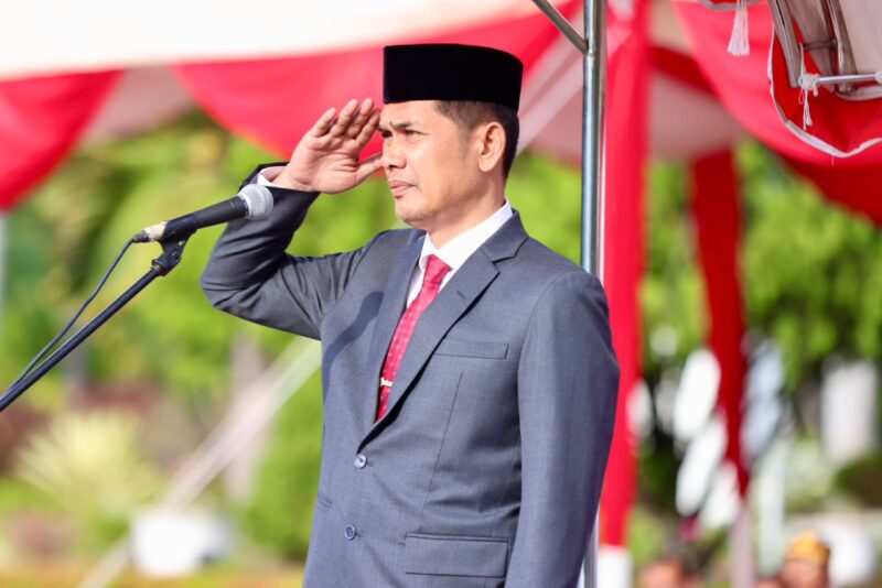 Sekretaris Daerah Aceh, M. Nasir, S.IP., MPA., menjadi inspektur upacara pada peringatan Hari Kesehatan Nasional (HKN) ke-61 Tahun 2025 di halaman depan Kantor Gubernur Aceh, Rabu (12/11/2025). dok. Ist
