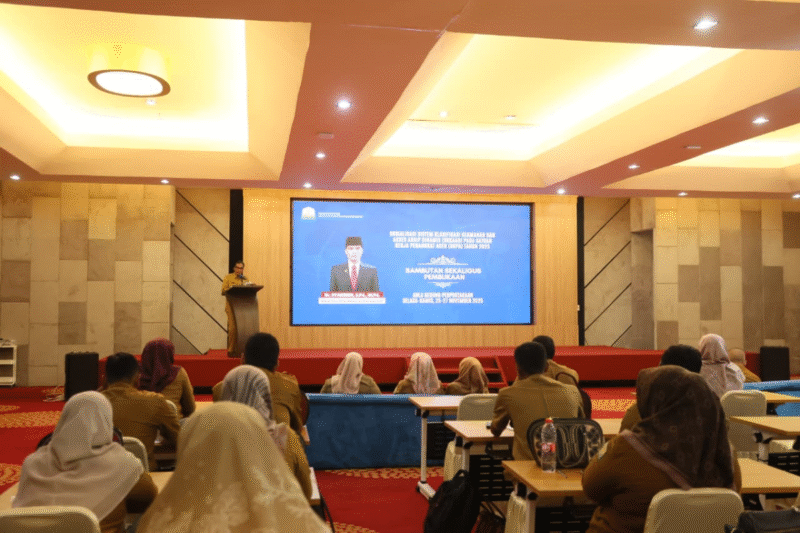 Dinas Perpustakaan dan Kearsipan Aceh (DPKA) menyosialisasikan Sistem Klasifikasi Keamanan dan Akses Arsip Dinamis (SKKAAD) bagi seluruh Satuan Kerja Perangkat Aceh (SKPA) di Aula Gedung Perpustakaan Aceh, Selasa-Kamis, 25-27 November 2025. Dok. Ist