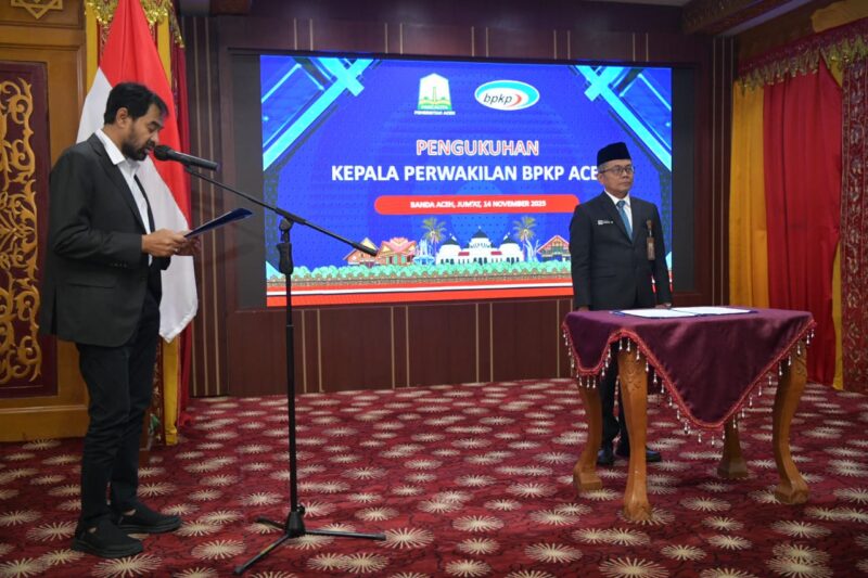 Gubernur Aceh Muzakir Manaf resmi mengukuhkan Nanang Agus Sutrisno sebagai Kepala Perwakilan Badan Pengawasan Keuangan dan Pembangunan (BPKP) Aceh di Restoran Pendopo Gubernur Aceh, Jumat, 14 November 2025. dok. Ist