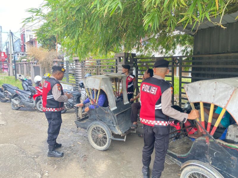 Personel Polres Lhokseumawe melaksanakan patroli presisi dengan menyusuri kawasan pusat kota Lhokseumawe, Sabtu (14/11/2025). Dok. Polres Lhokseumawe