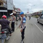 Seksi Profesi dan Pengamanan (Propam) Polres Lhokseumawe melakukan pengawasan ketat terhadap pelaksanaan razia Operasi Zebra Seulawah 2025 yang digelar Satlantas Polres Lhokseumawe di sejumlah titik di Kota Lhokseumawe, Jumat (21/11/2025). Dok. Polres Lhokseumawe