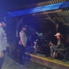 Meskipun hujan mengguyur sebagian wilayah Kota Lhokseumawe pada Sabtu malam, Polsek Banda Sakti, Polres Lhokseumawe, tetap meningkatkan intensitas patroli malam. Sabtu, 22 November 2025. Dok. Polres Lhokseumawe