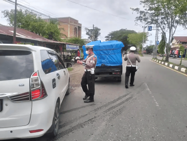 Satuan Lalu Lintas Polres Aceh Barat kembali menggelar patroli dan penindakan melalui metode hunting system di kawasan Simpang CRS. Dok. Polres Aceh Barat
