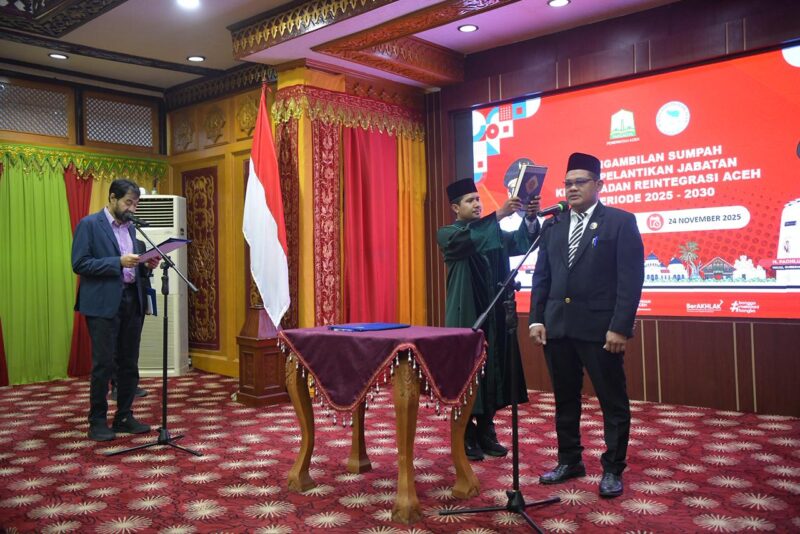 Gubernur Aceh, Muzakir Manaf, melantik Jamaluddin, S.H., M.Kn Sebagai Ketua Badan Reintegrasi Aceh (BRA) periode 2025-2030 , Banda Aceh, Senin, 24 November 2025. Dok. Ist