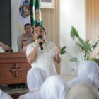 Wali Kota Lhokseumawe, Dr. Sayuti Abubakar, SH., MH., menerima langsung kehadiran sekitar 150 tenaga kesehatan Non PPPK yang menggelar aksi demo di halaman Kantor Wali Kota, Rabu (19/11/2025). Dok. Pemkot Lhokseumawe