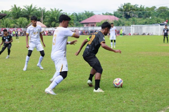 Stadion Mini FIFA Cot Darat, Samatiga, kembali menjadi pusat perhatian ribuan pasang mata saat Persabar Aceh Barat menjamu Persas Sabang dalam lanjutan Liga 4 Aceh, Rabu (19/11/2025). Dok. Pemkab Aceh Barat
