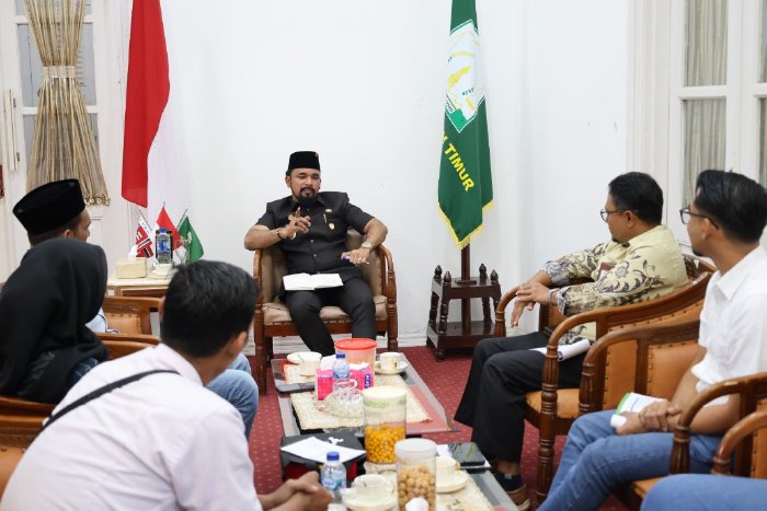 Bupati Aceh Timur, Iskandar Usman Al-Farlaky, S.H.I., M.Si., menggelar pertemuan dengan manajemen PT Pupuk Indonesia di Pendopo Bupati Aceh Timur, Kamis (13/11/2025). Dok. Diskominsa Kab. Aceh Timur