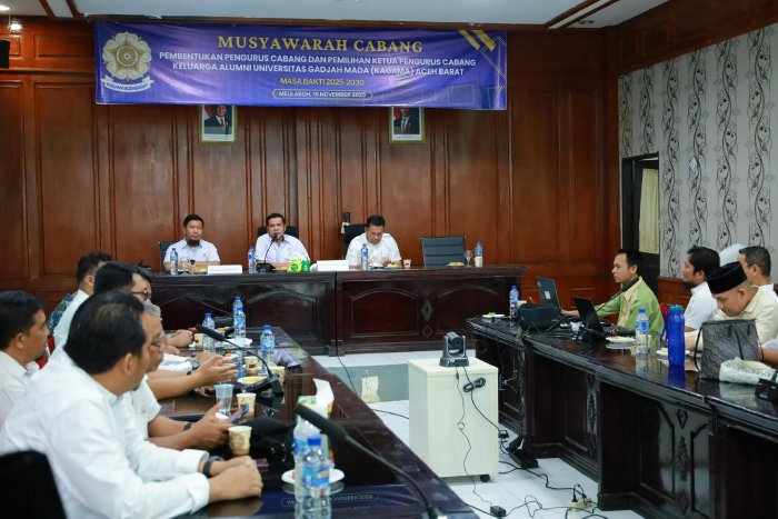 Keluarga Alumni Universitas Gadjah Mada (KAGAMA) Aceh Barat menggelar Musyawarah Cabang (Muscab) perdana di Aula Teuku Umar Bappeda Aceh Barat, Sabtu (15/11/2025). dok. Pemkab Aceh Barat