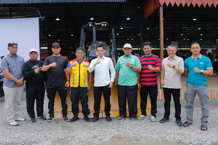 Bupati Aceh Barat, Tarmizi SP, MM melaunching pembentukan kepengurusan bank sampah induk kecamatan dan bank sampah unit gampong di Cafe Meulaboh Premium pada Minggu (16/11/2025). dok. Pemkab Aceh Barat