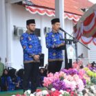 Bupati Aceh Barat Tarmizi SP, MM bersama Wakil Bupati menyampaikan sambutan pada acara penyerahan SK P3K Paruh Waktu Tahun 2025 di lingkungan Pemerintah Kabupaten Aceh Barat, Senin (29/12/2025). Foto: Dok. Pemkab Aceh Barat