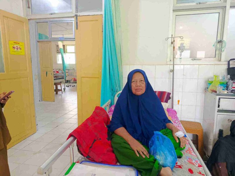 Rosniar (54), peserta JKN asal Aceh Utara, menjalani kemoterapi dengan layanan penuh dari BPJS Kesehatan. Foto: Dok. Istimewa
