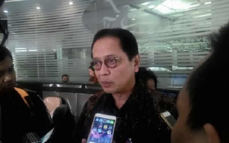 Kepala Eksekutif Pengawas Perbankan OJK, Dian Ediana Rae, menyampaikan perkembangan industri perbankan syariah yang mencetak rekor aset tertinggi sepanjang sejarah, Jumat (11/12/2025). Foto: Dok. Istimewa